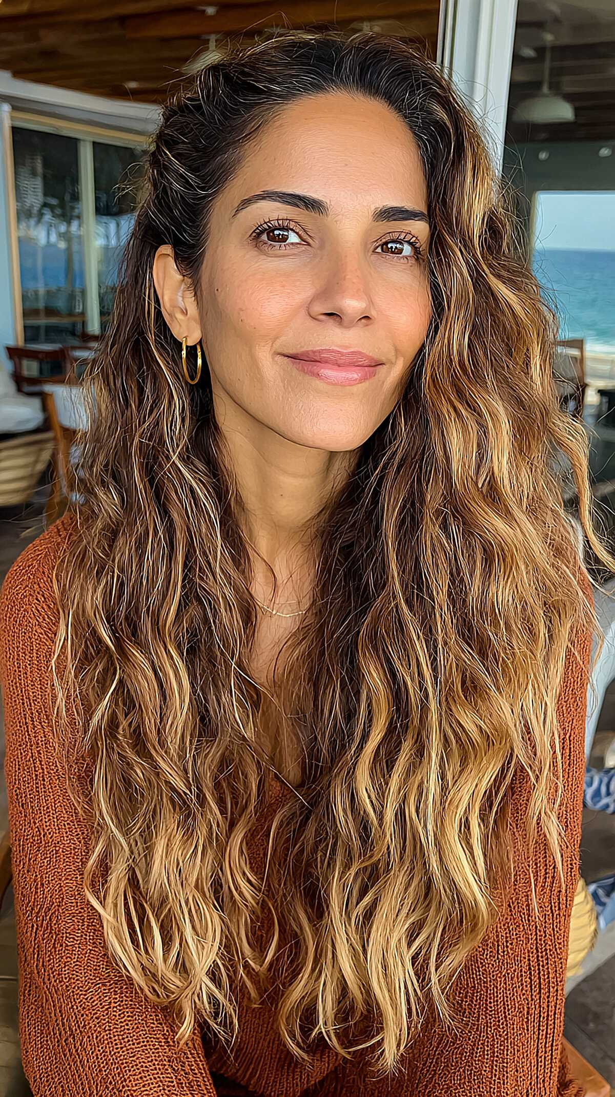 Salt-Air Waves with Lived-In Balayage on Dark Roots