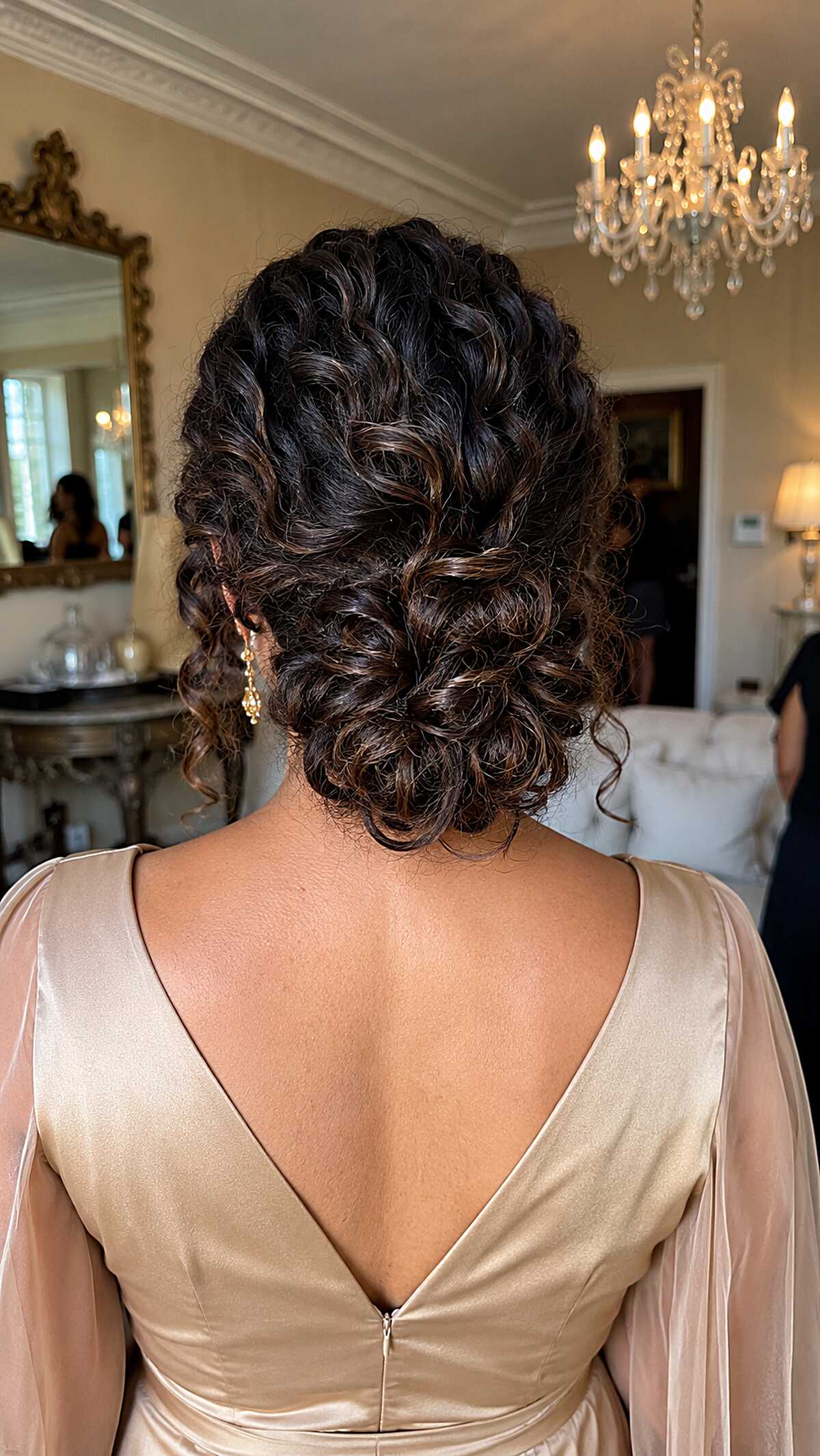 Twisted Curl Clusters Pinned Into a Low Gathered Knot