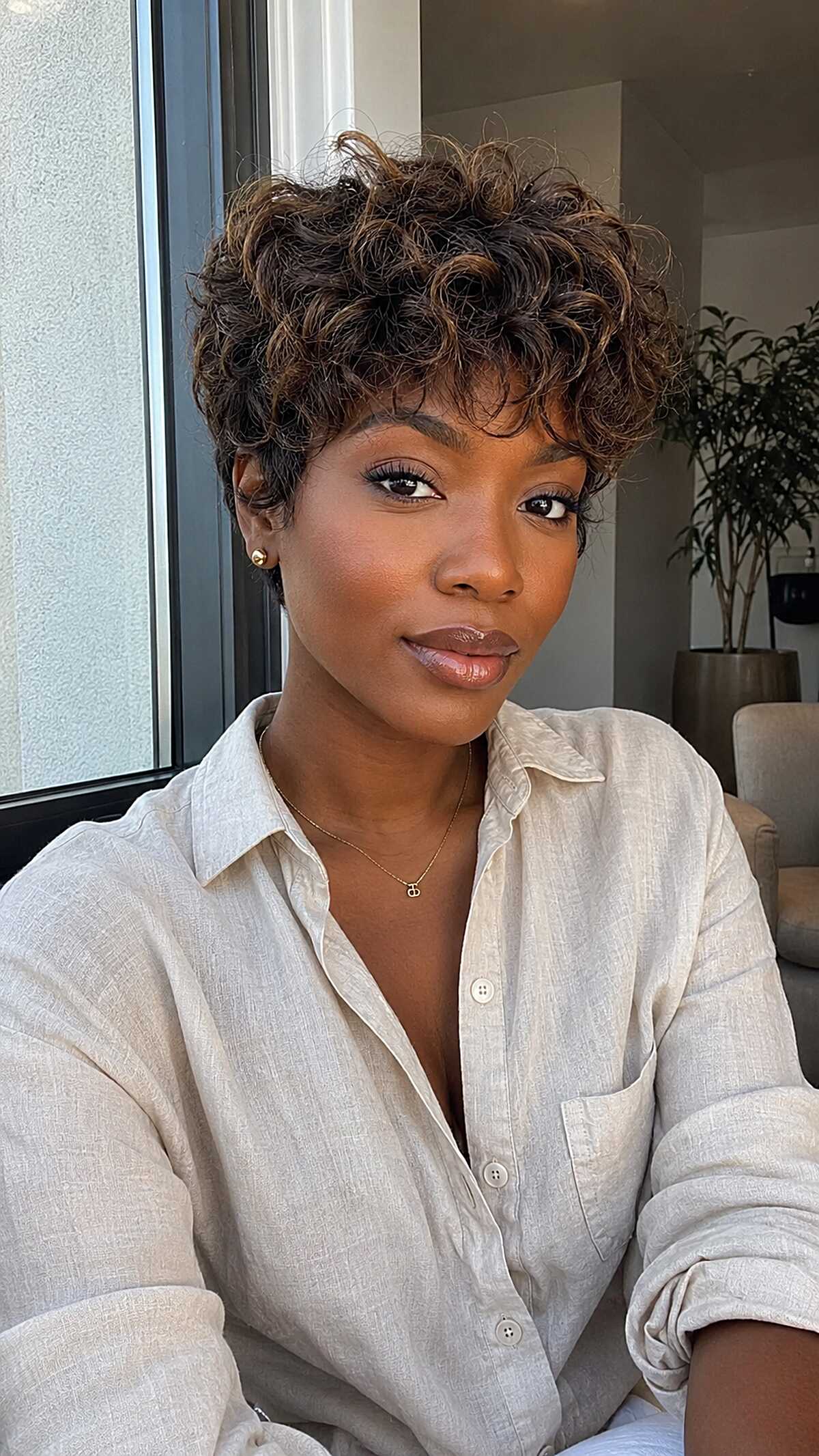 Tapered Curly Crop with Warm Chestnut Highlights