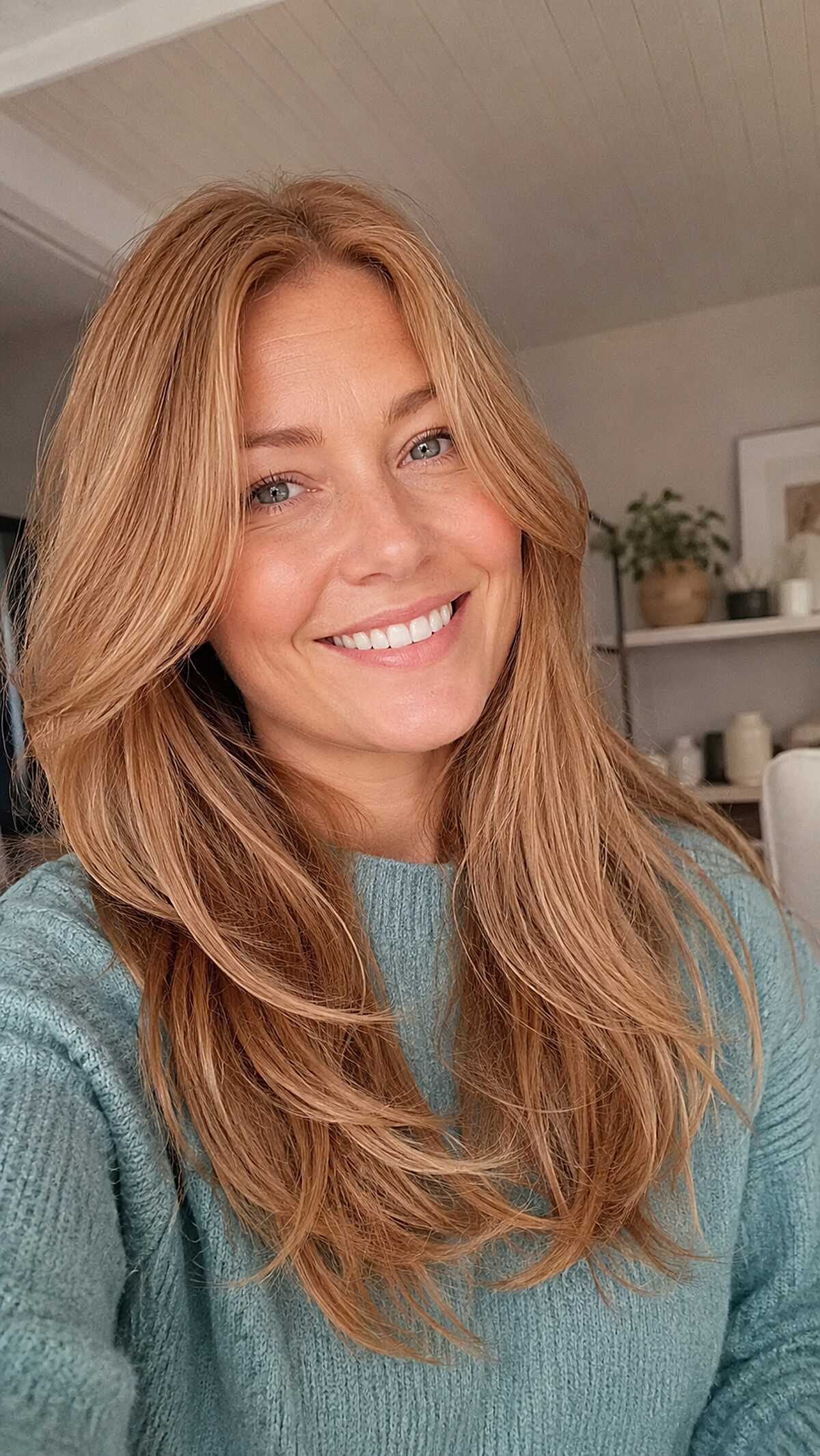 Warm Honey-Copper on Blown-Out Long Layers with a Center Part