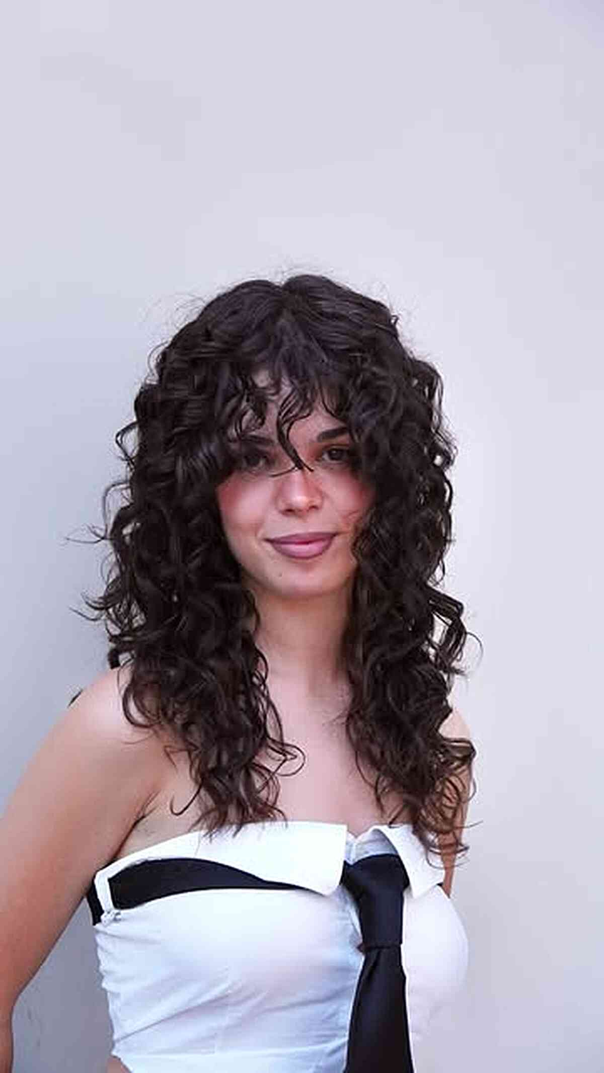Dynamic Layered Curly Haircut for Natural Curls