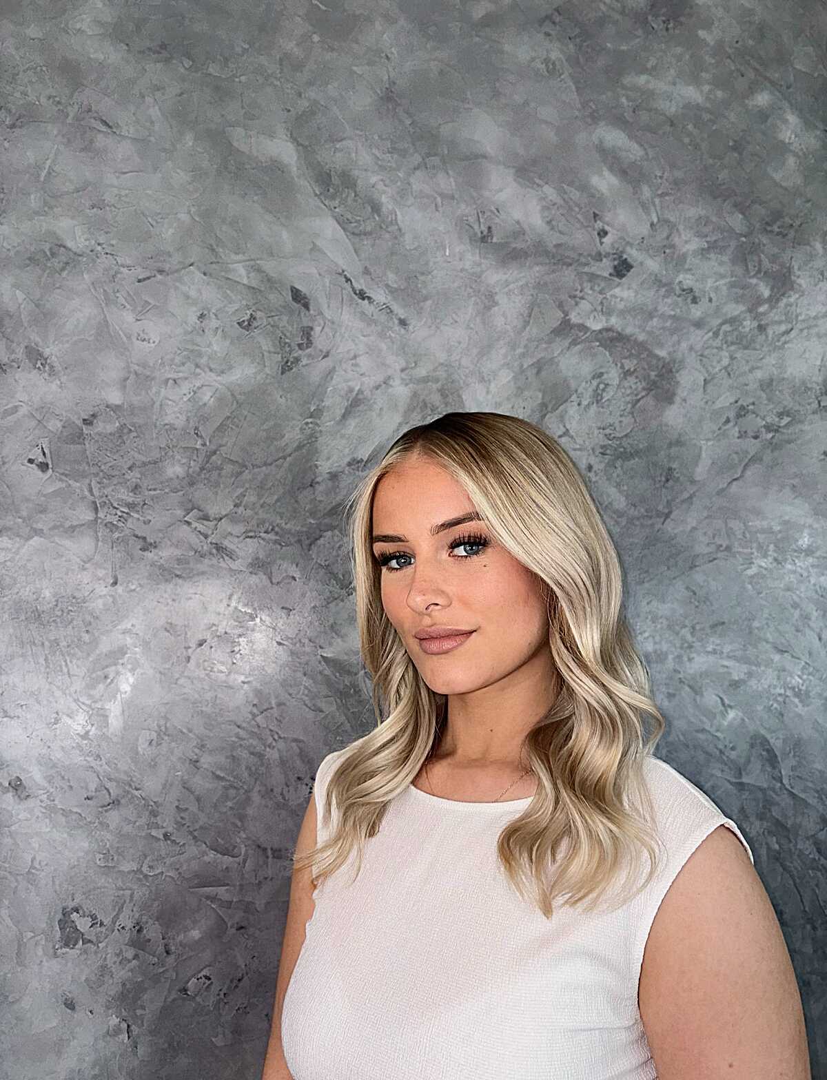 Cool champagne blonde with polished layered waves