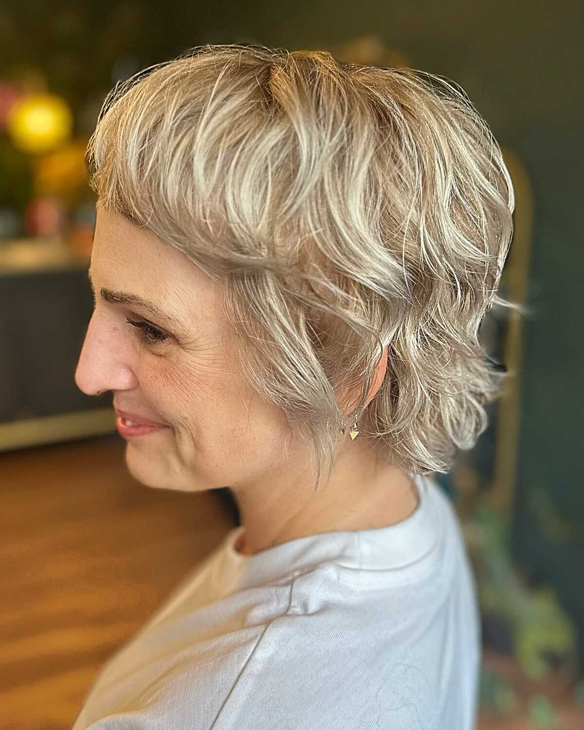 Short feathered shag with champagne blonde waves