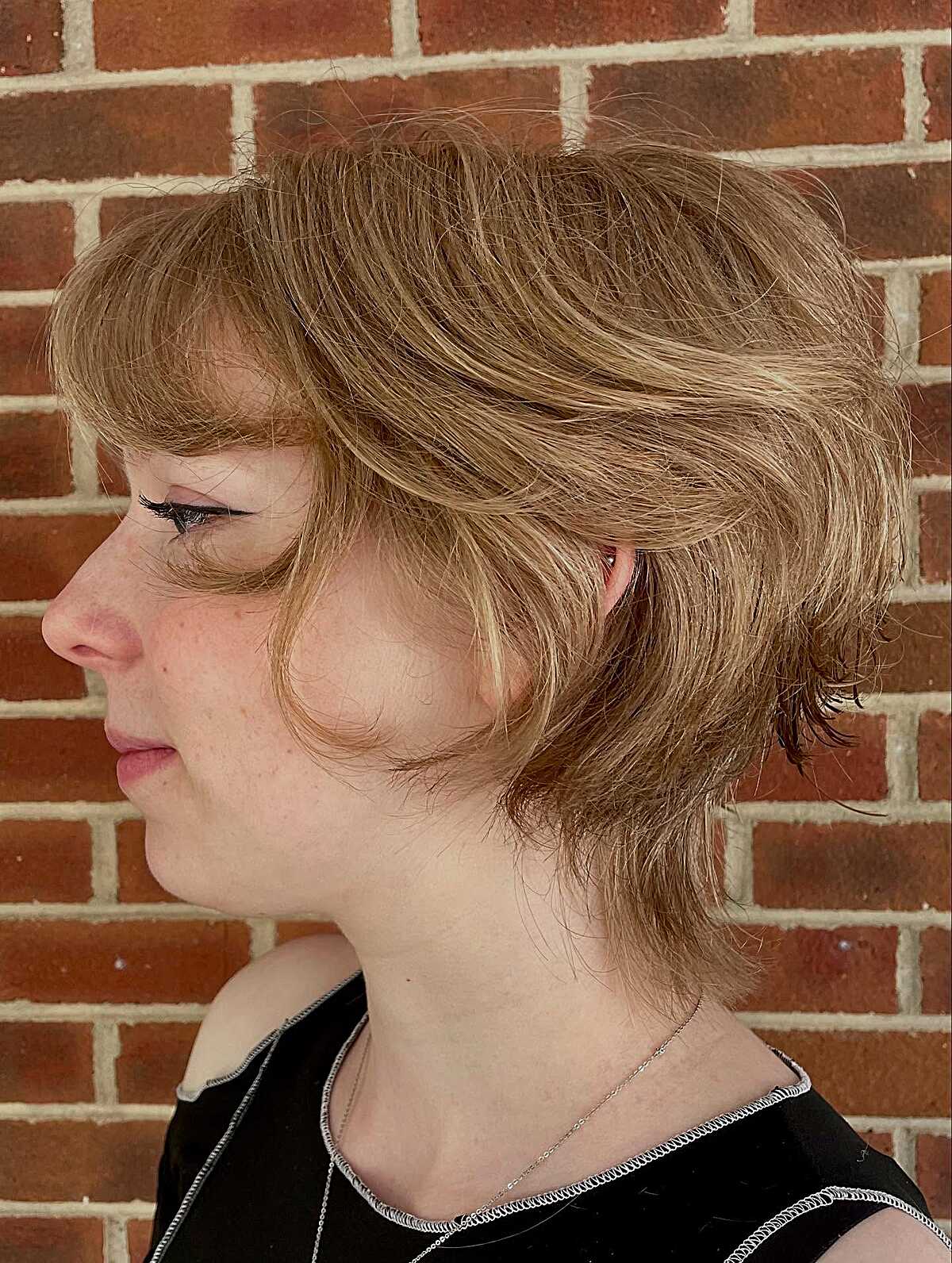 Short golden blonde retro feathered shag bob