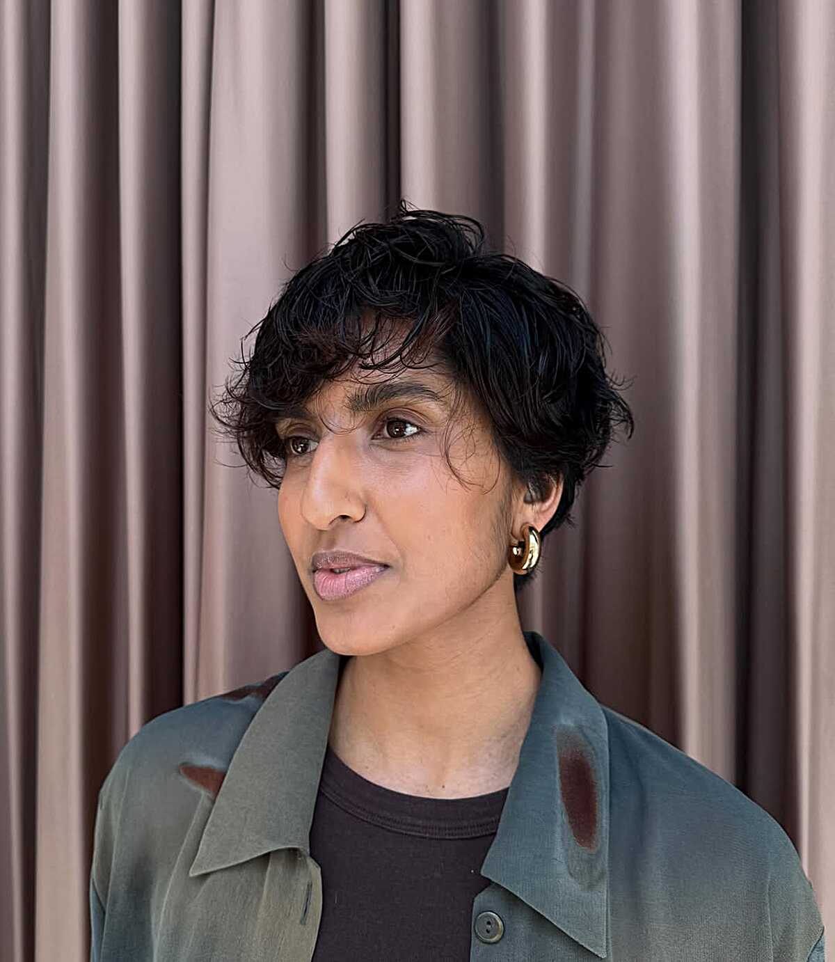 Black Wavy Pixie Shag with Tousled Crown and Wispy Temple Pieces
