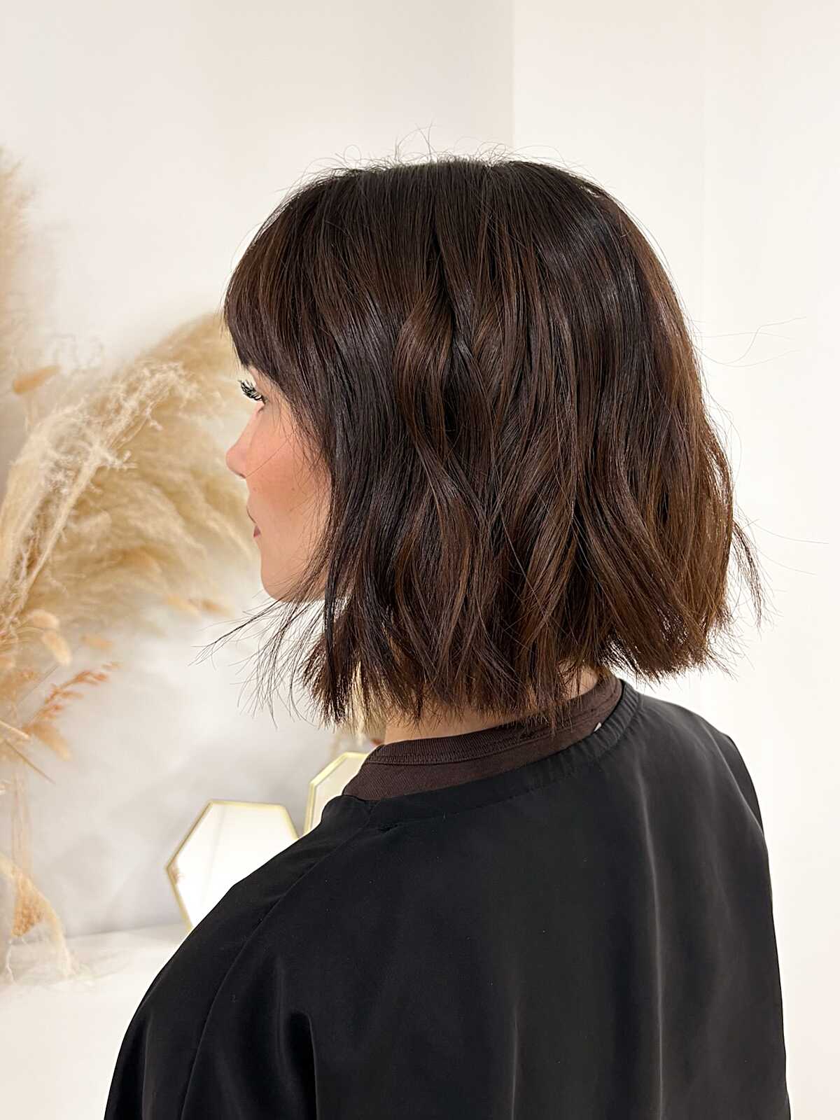 Chin-Length Blunt Bob with Mocha Tones Woven Through the Mids