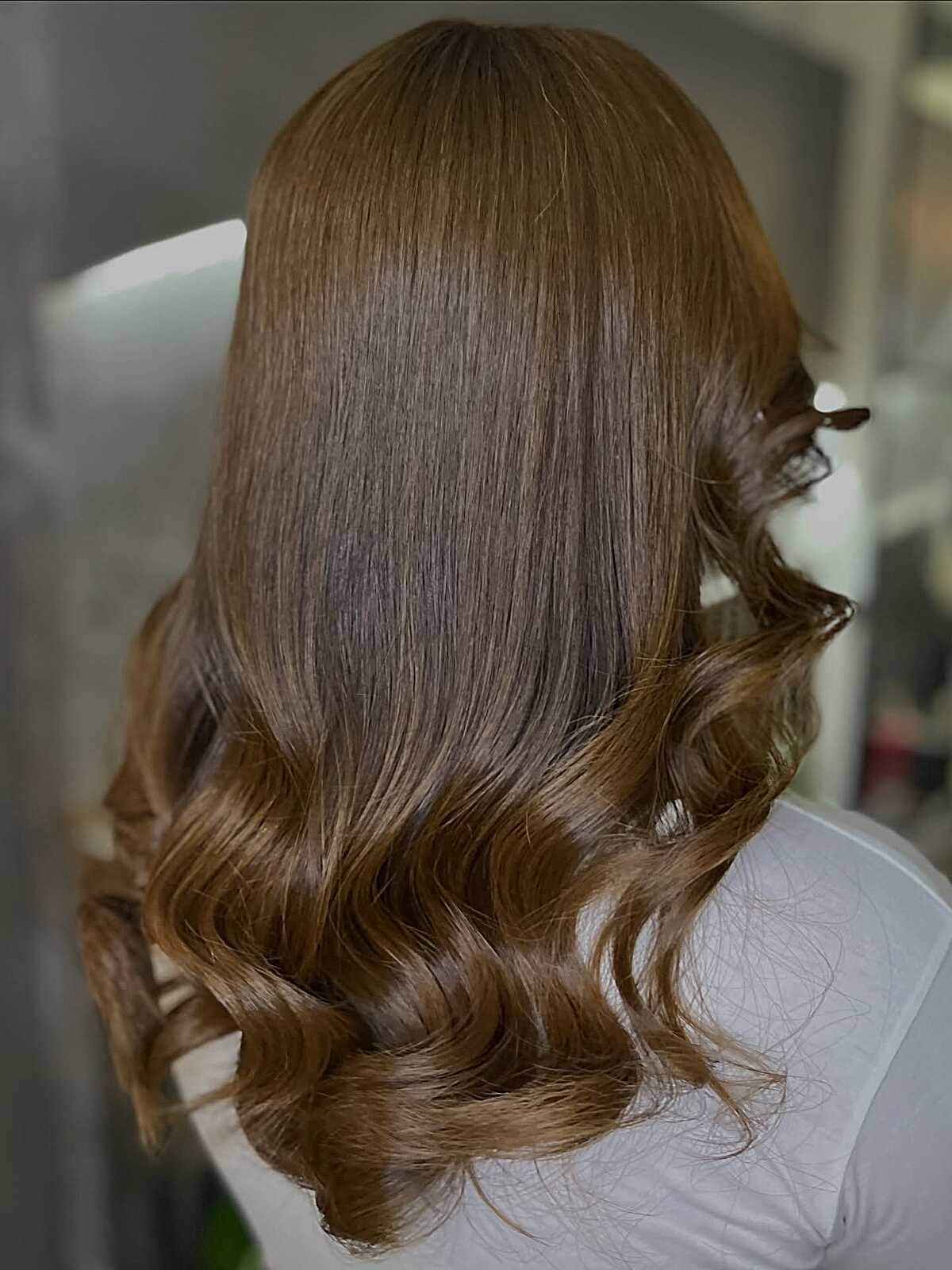 Polished Mocha Gloss with Vintage-Set Curls on Thick Hair