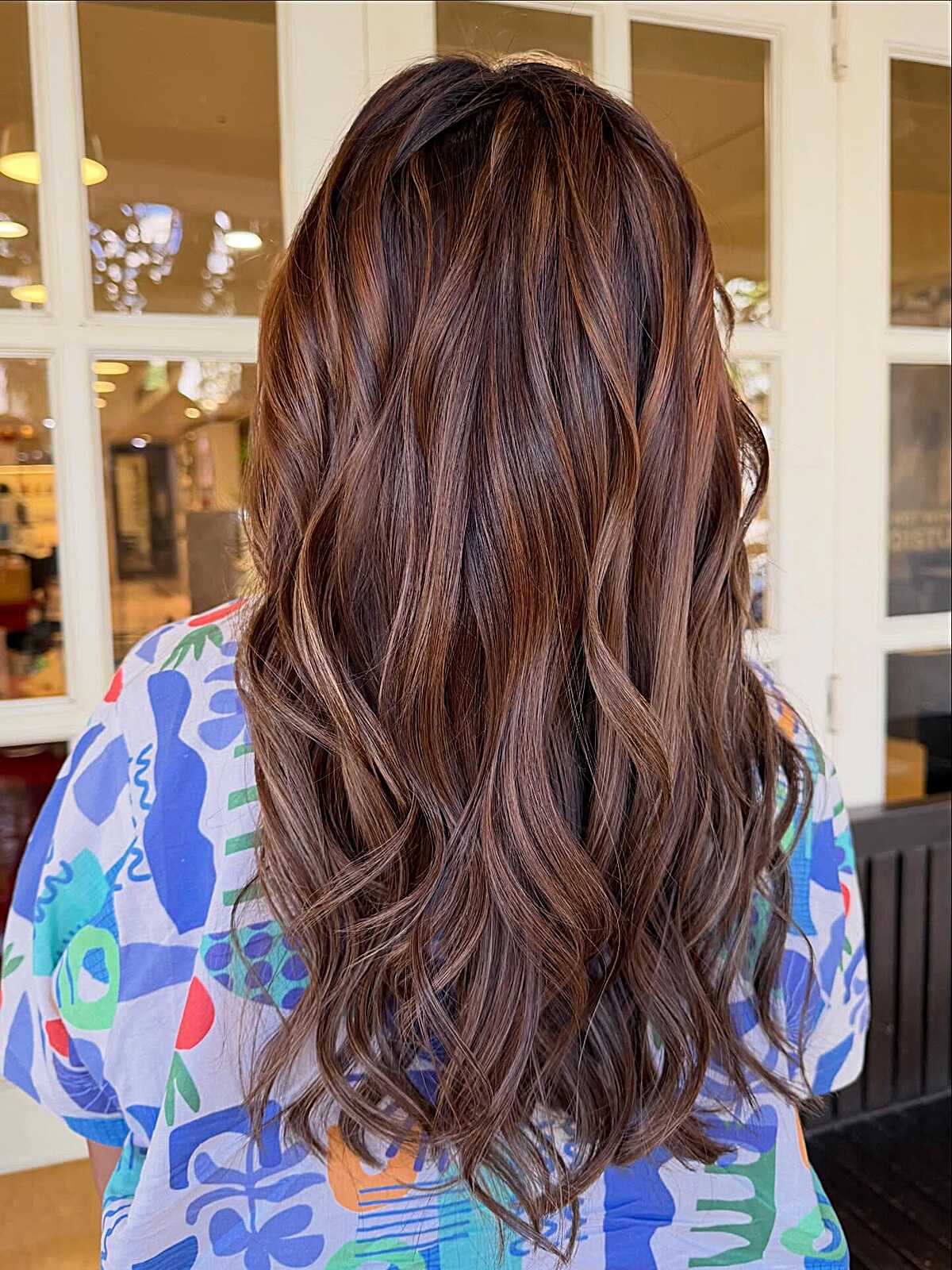 Warm Mocha Dimension on Thick Waves with Face-Framing Lightness
