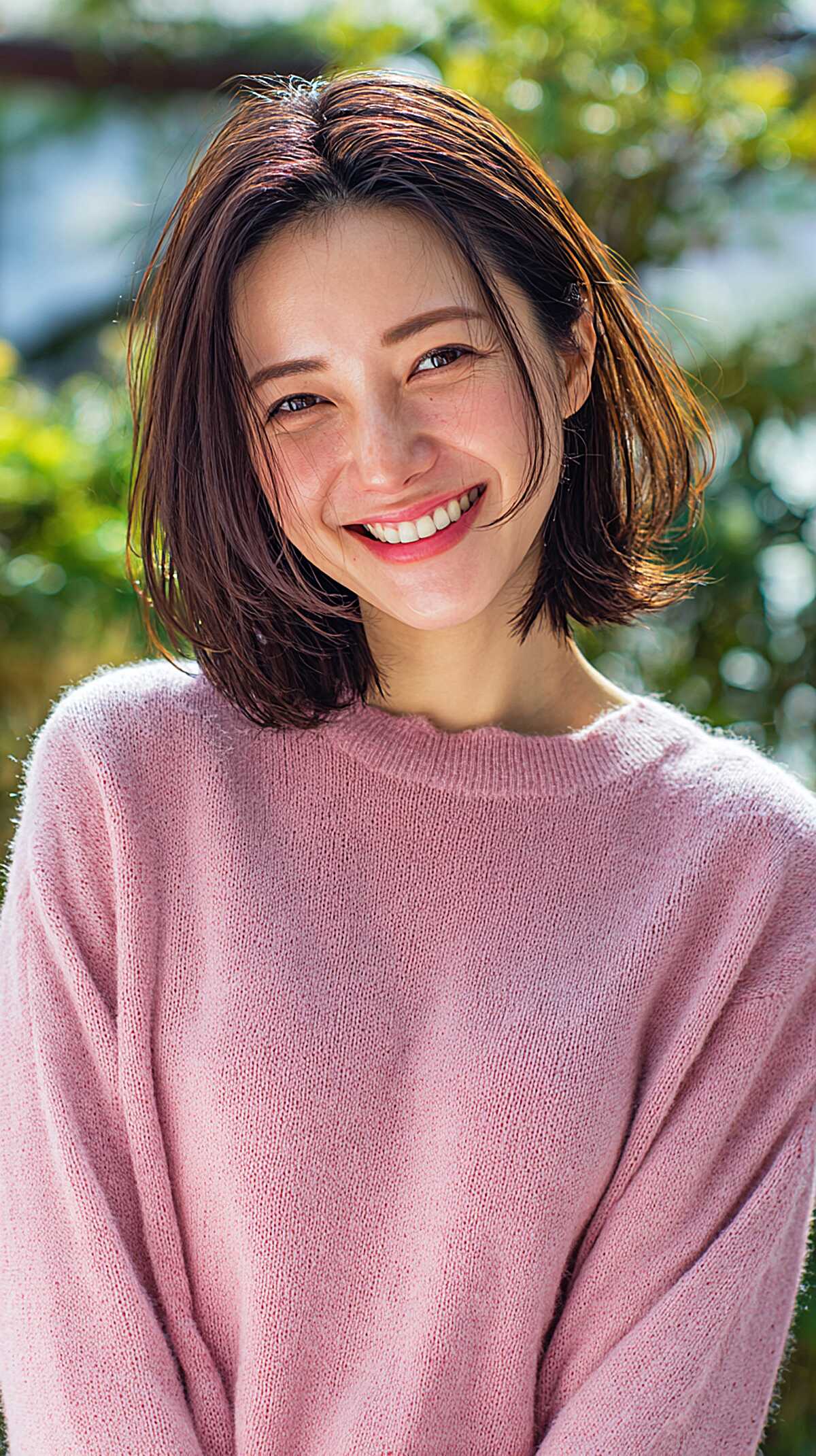 Collarbone-Grazing Brunette Bob with Airy Interior Texture