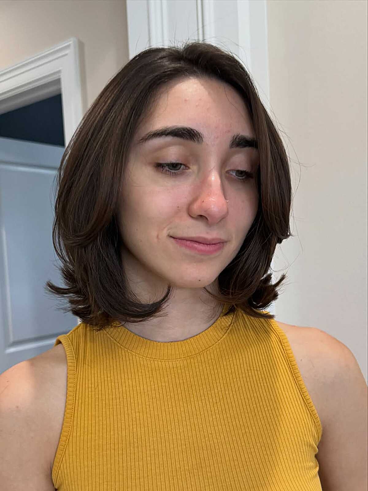 Jaw-Length Flip Bob With Face-Framing Movement