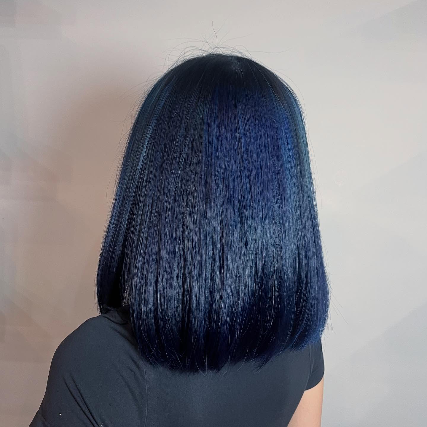 Bold Navy Straight Lob with Glossy Finish