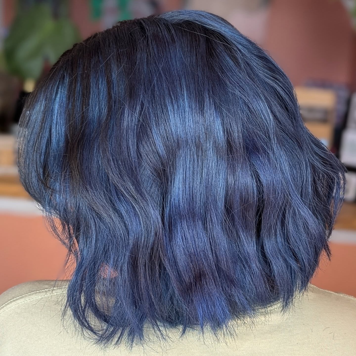 Stylish Navy Textured Bob with Subtle Waves