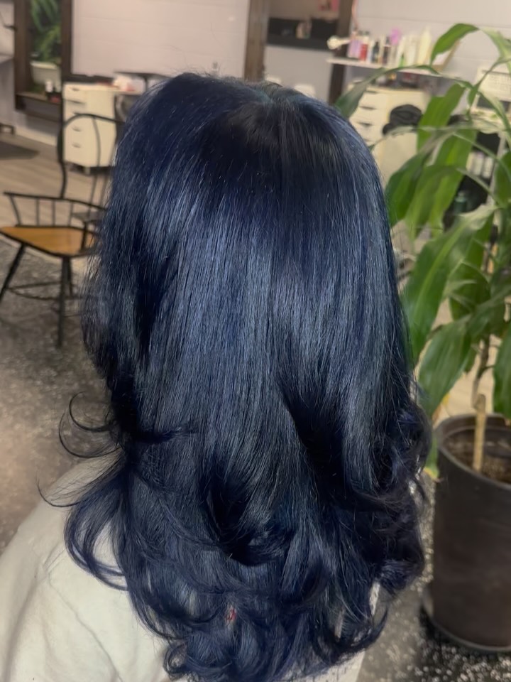 Elegant Navy Long Layered Hair with Soft Waves