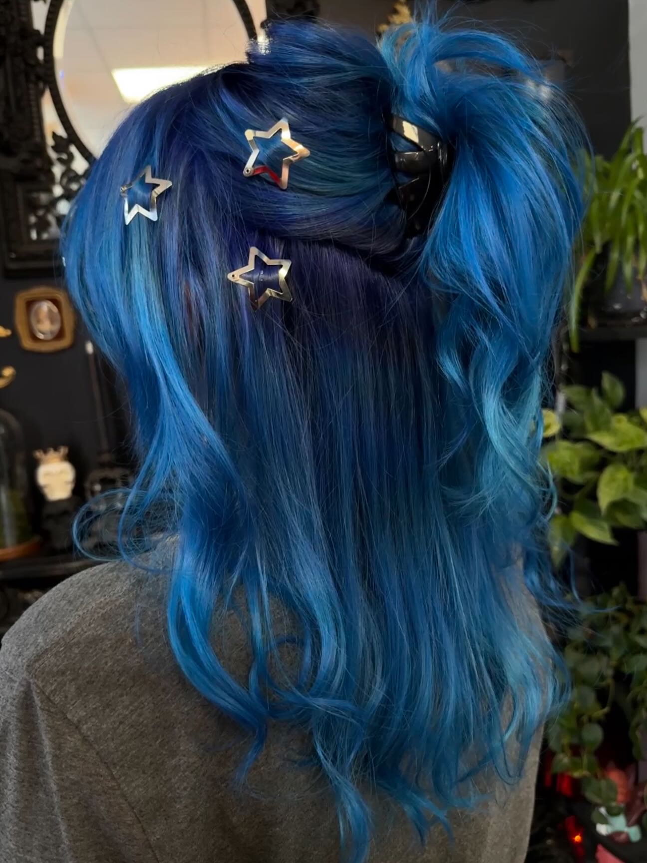 Dynamic Navy Long Wavy Hair with Star Clips