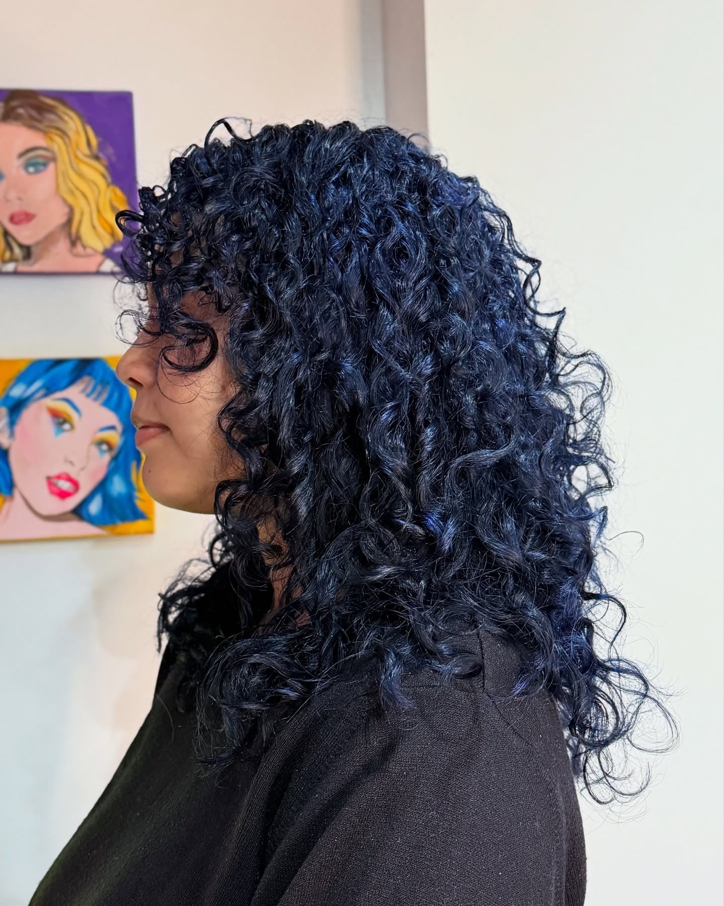 Enchanting Navy Curly Layers with Volume